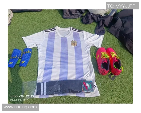 《聚焦绿茵场:与足球巨星深度对话,揭开他们背后的故事与梦想》 《聚焦绿茵场:与足球巨星深度对话,揭开他们背后的故事与梦想》