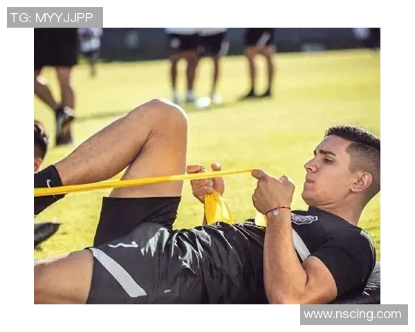 力量与速度的完美结合足球巨星展现巅峰肌肉之美 力量与速度的完美结合足球巨星展现巅峰肌肉之美