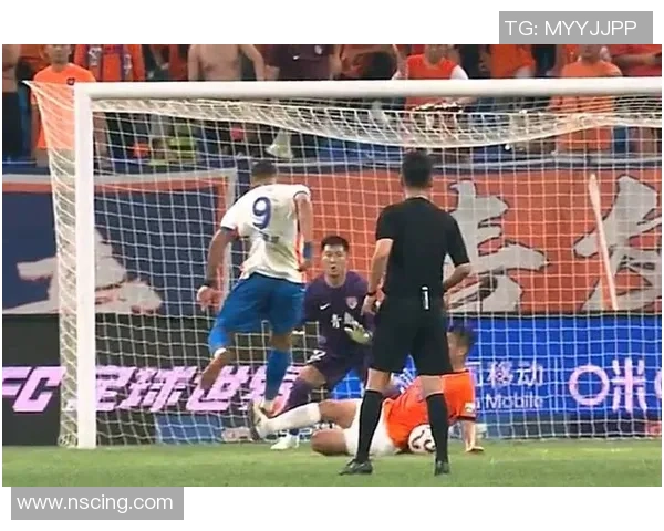 足球场上的十大低级失误球员盘点 这些糟糕时刻令人唏嘘